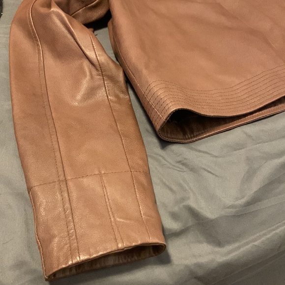 Danier women’s leather jacket - Picture 7 of 10